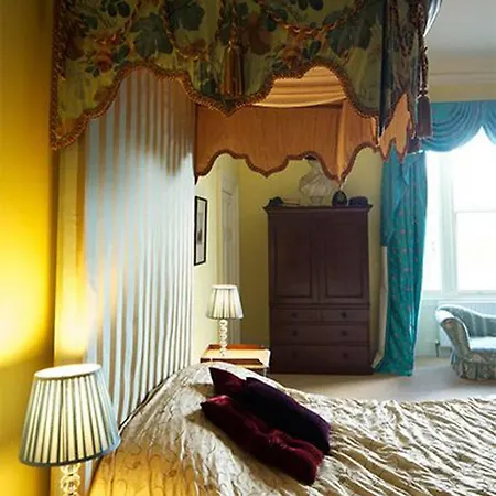 Temple House Bed and breakfast 4*
