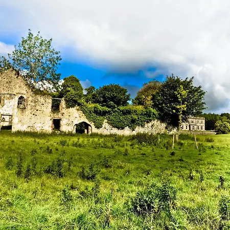 Temple House 4*
